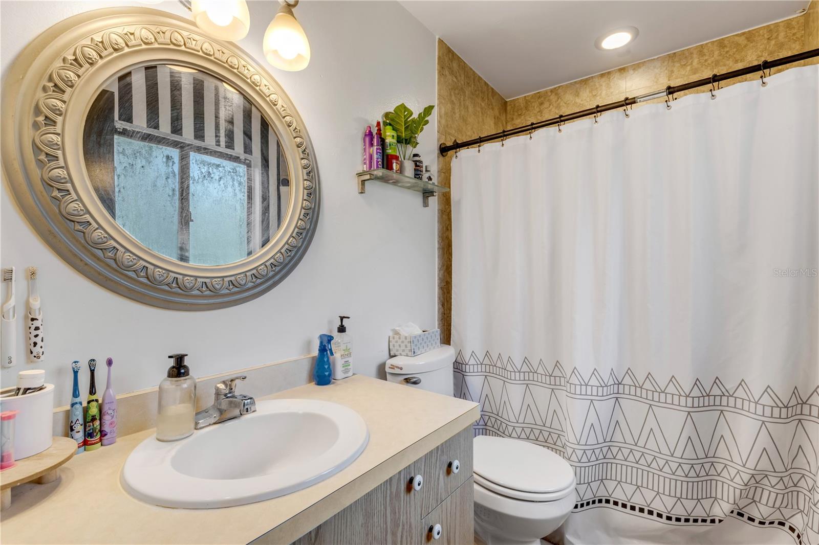 DALTONA LAKES UN 40 - Residential