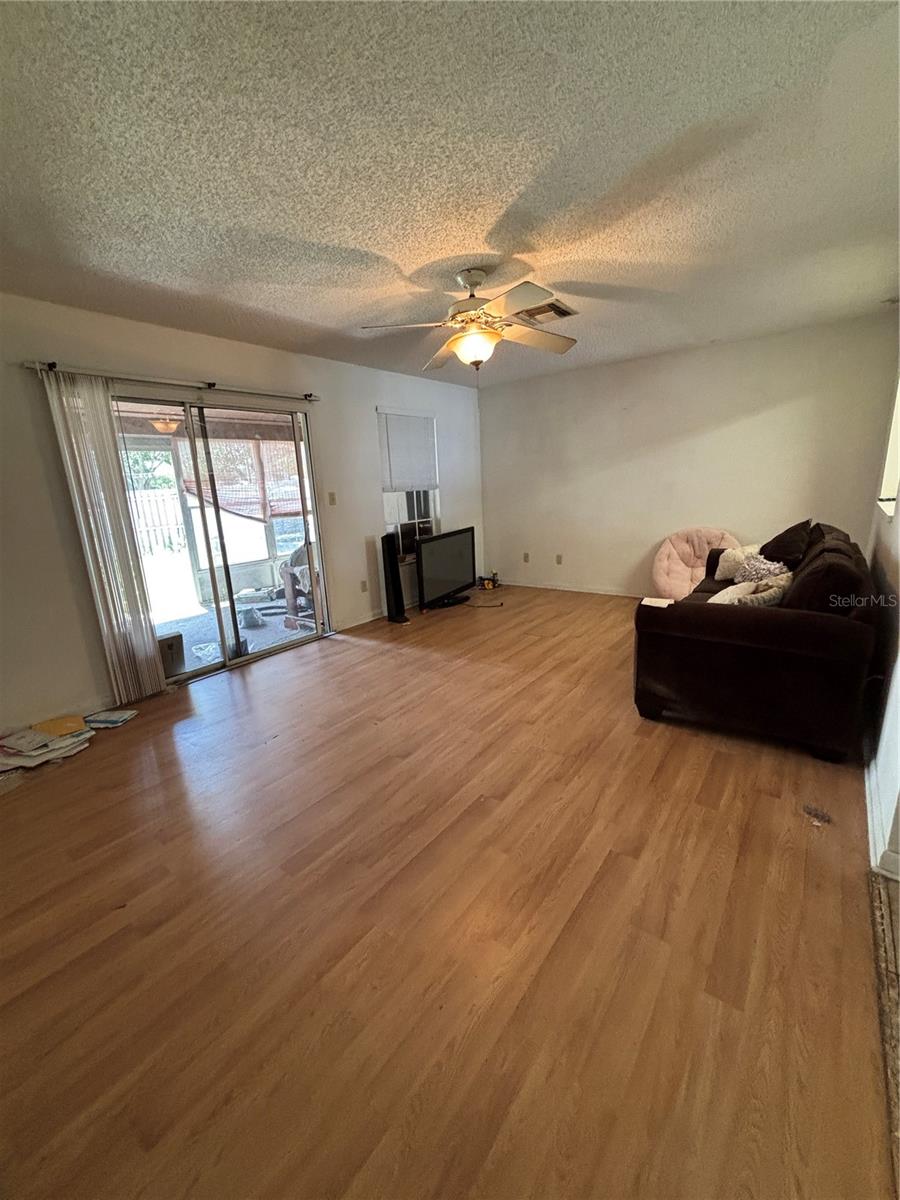 WINDSOR WALK - Residential