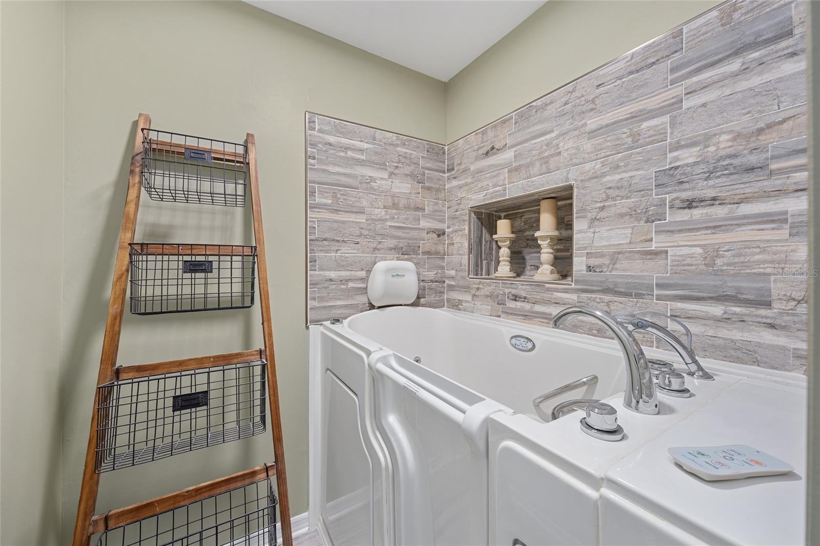 SUMMIT CHASE VILLAS - Residential