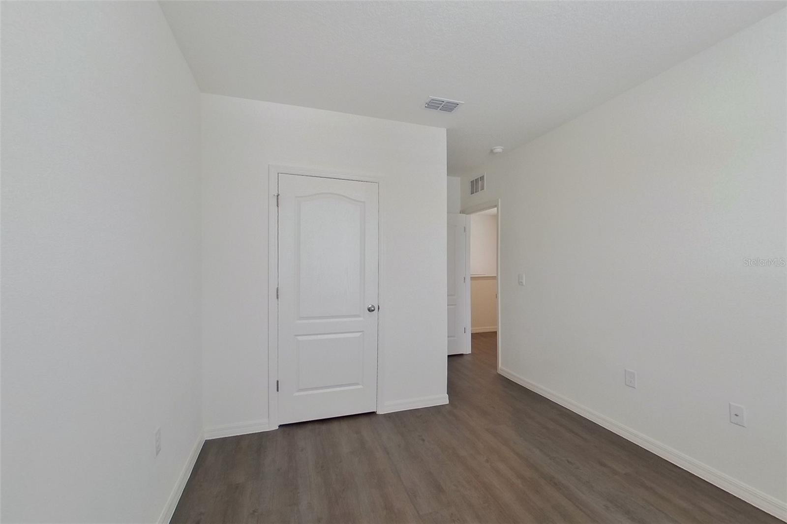 LAKE GRIFFIN RESERVE - Residential Lease