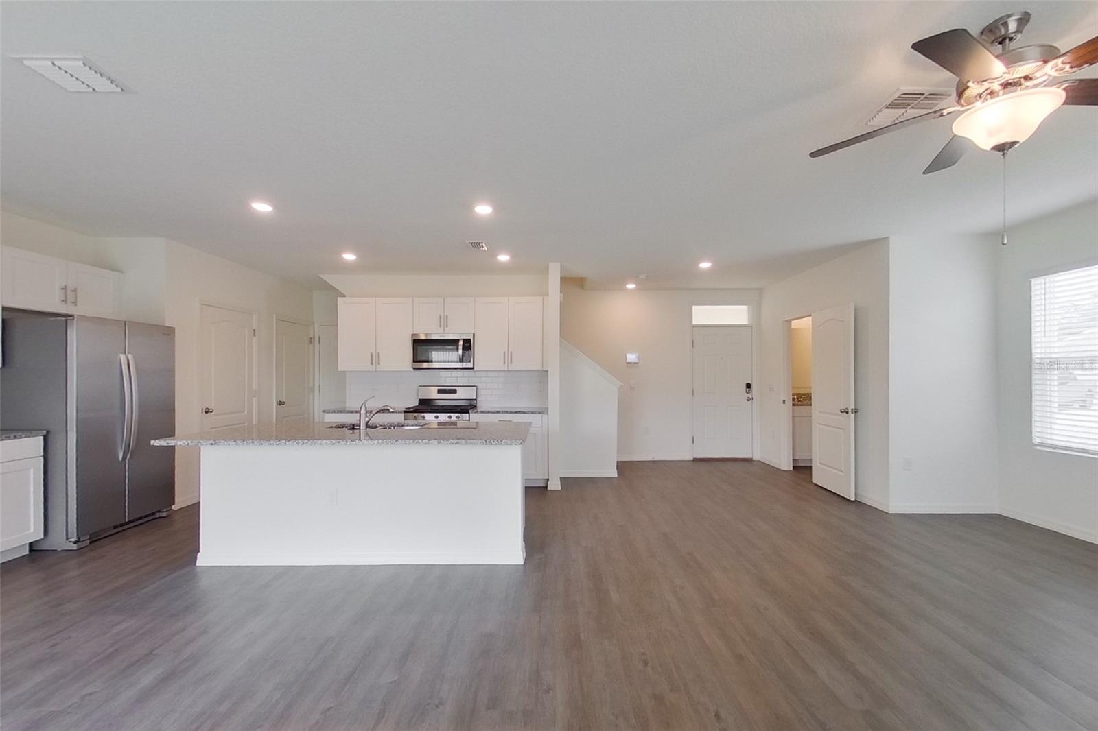 LAKE GRIFFIN RESERVE - Residential Lease