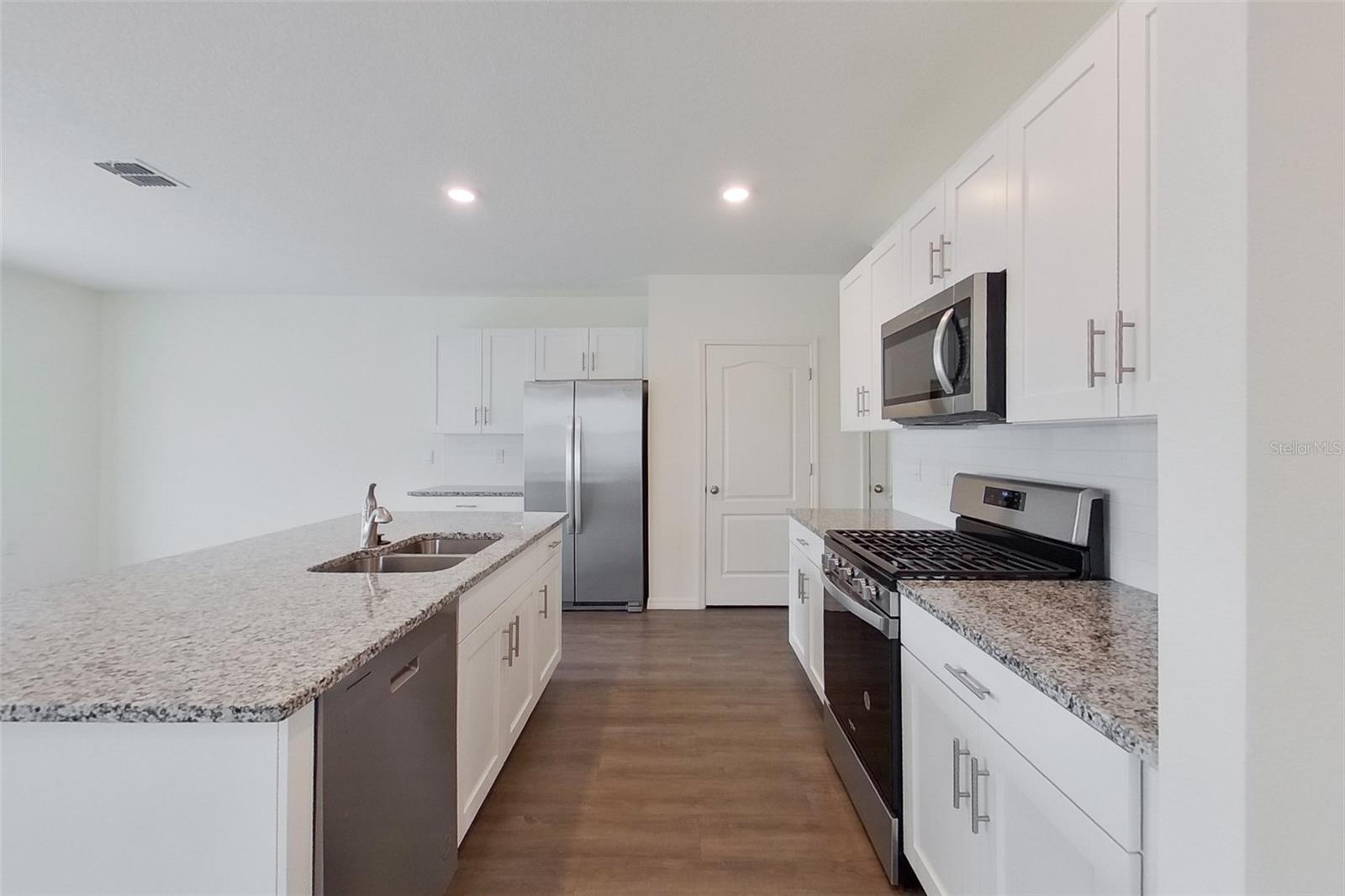LAKE GRIFFIN RESERVE - Residential Lease
