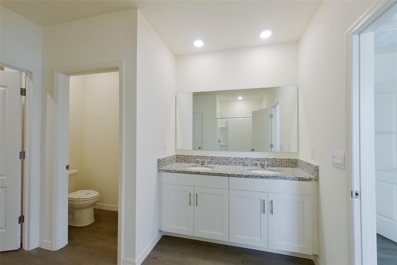 LAKE GRIFFIN RESERVE - Residential Lease
