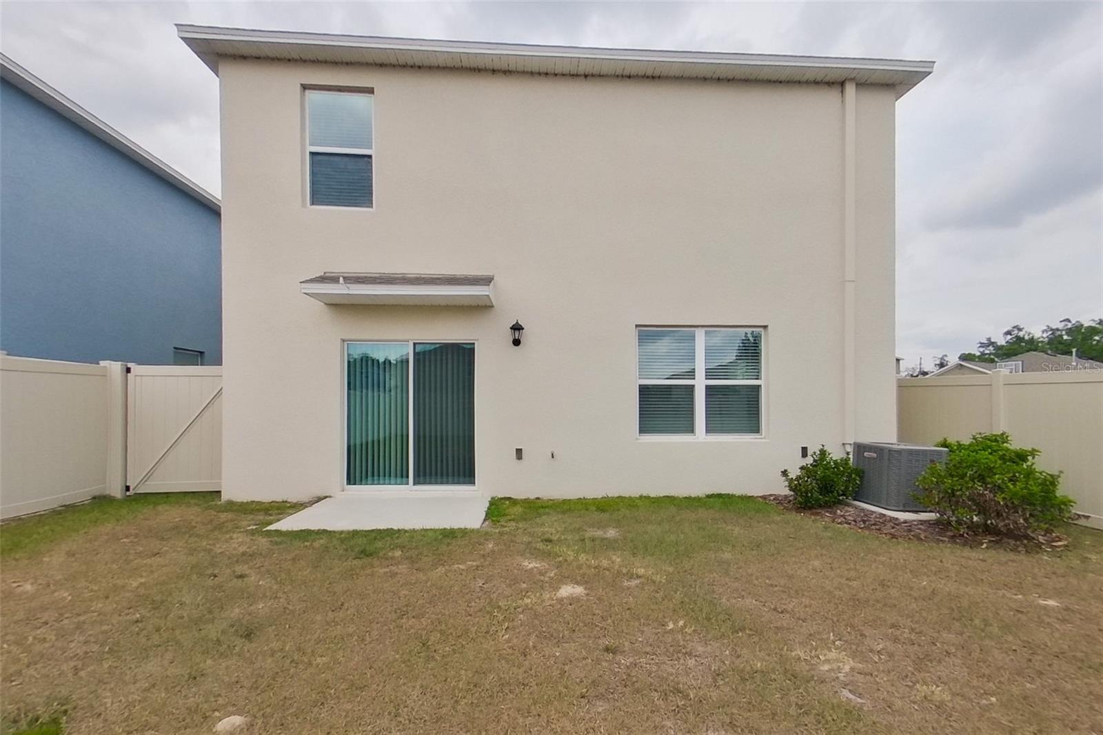 LAKE GRIFFIN RESERVE - Residential Lease