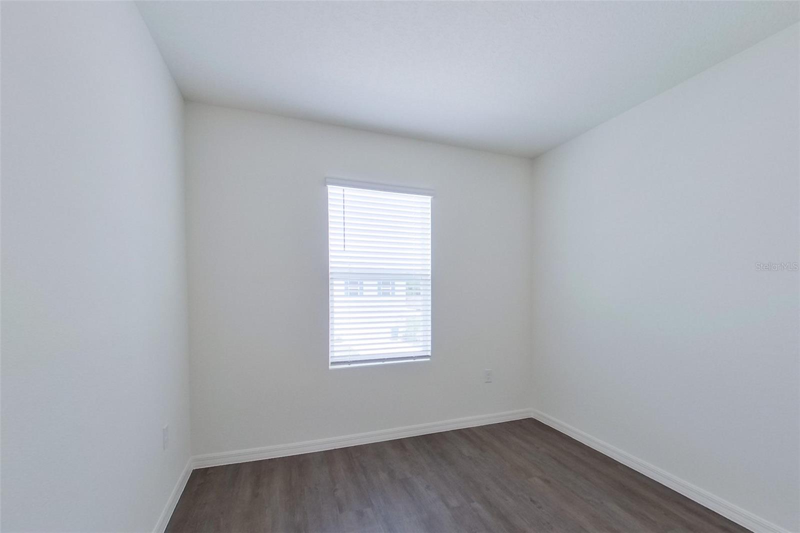 LAKE GRIFFIN RESERVE - Residential Lease