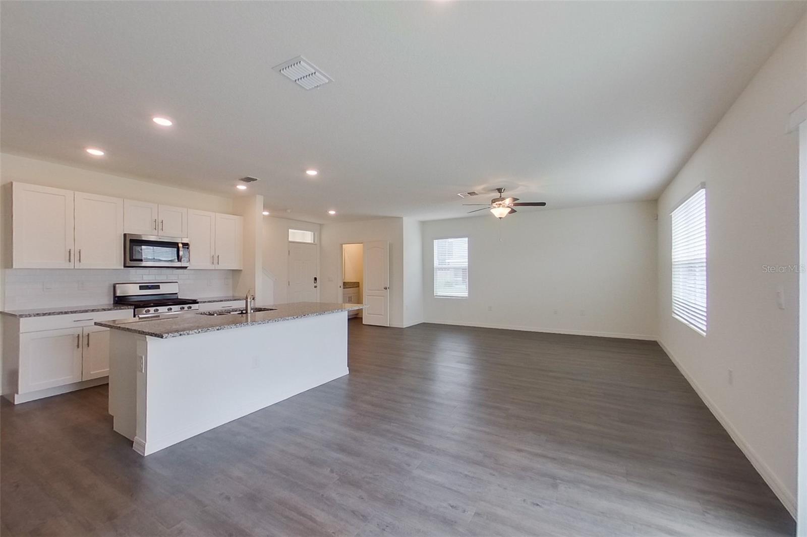 LAKE GRIFFIN RESERVE - Residential Lease