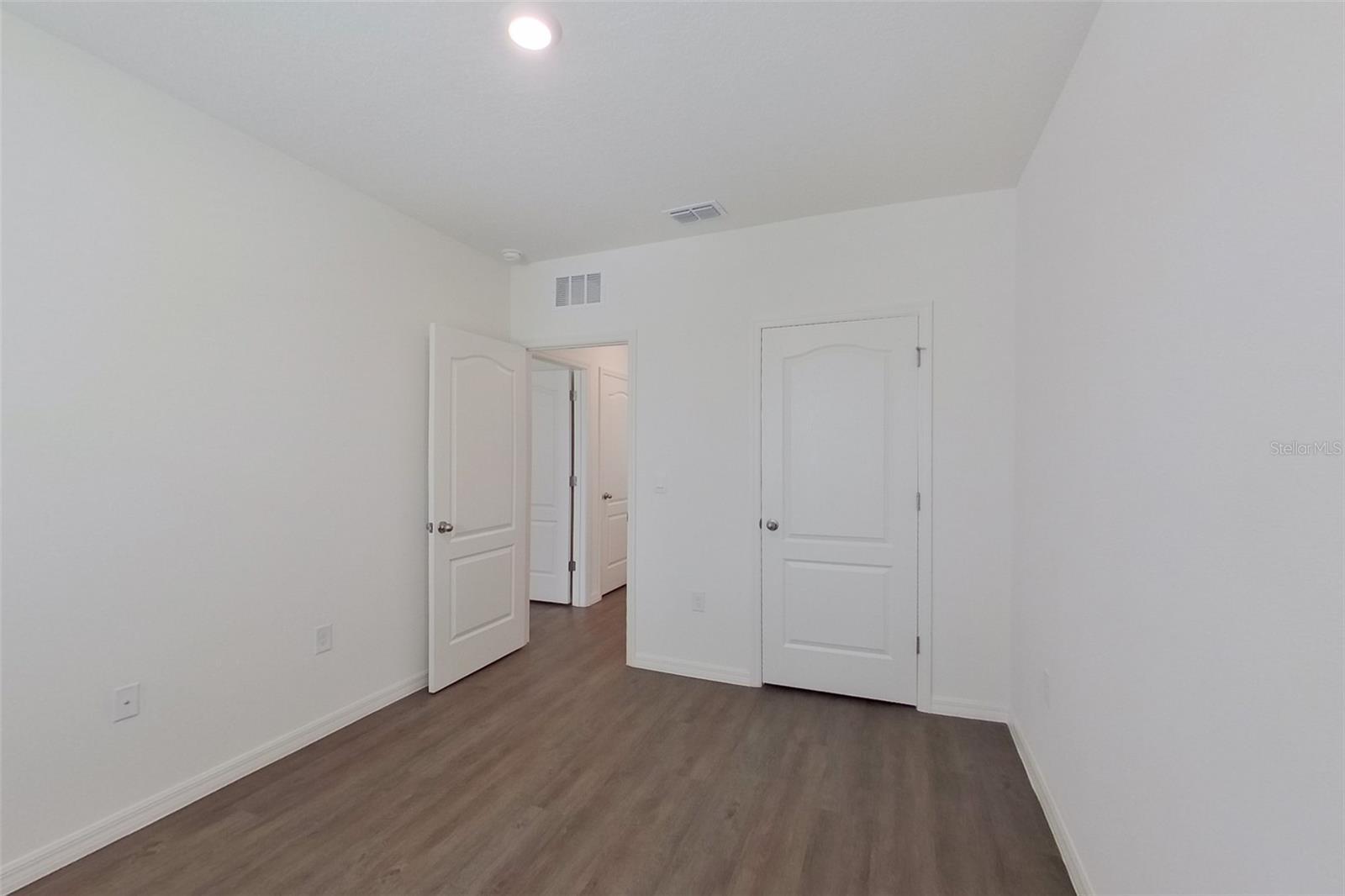 LAKE GRIFFIN RESERVE - Residential Lease