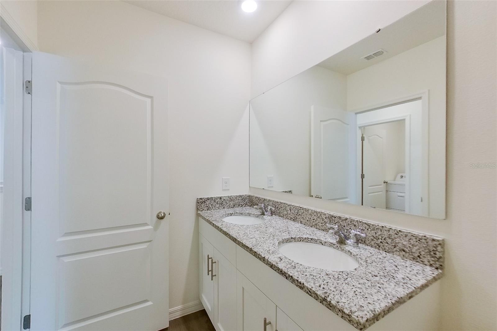 LAKE GRIFFIN RESERVE - Residential Lease