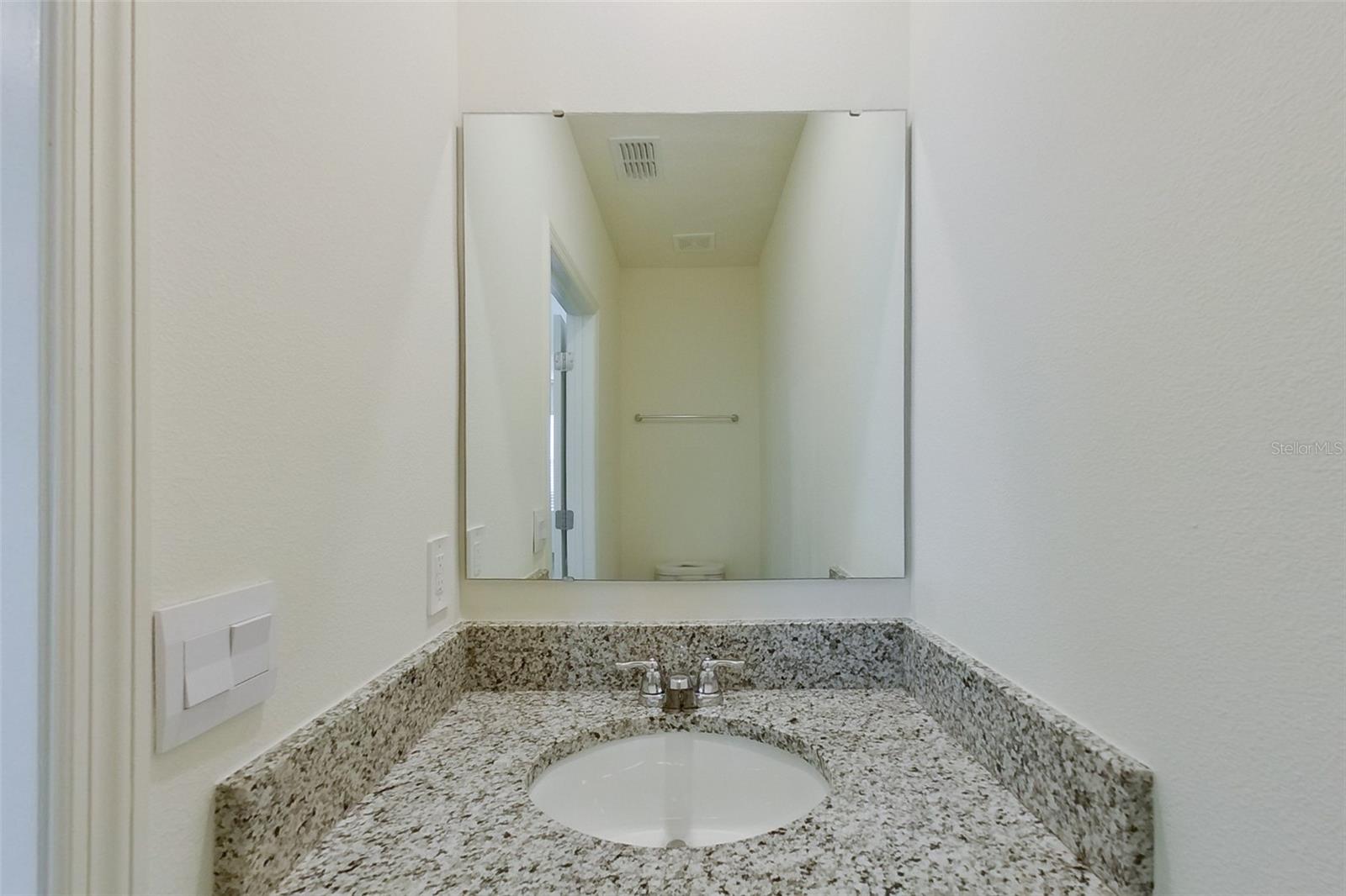 LAKE GRIFFIN RESERVE - Residential Lease