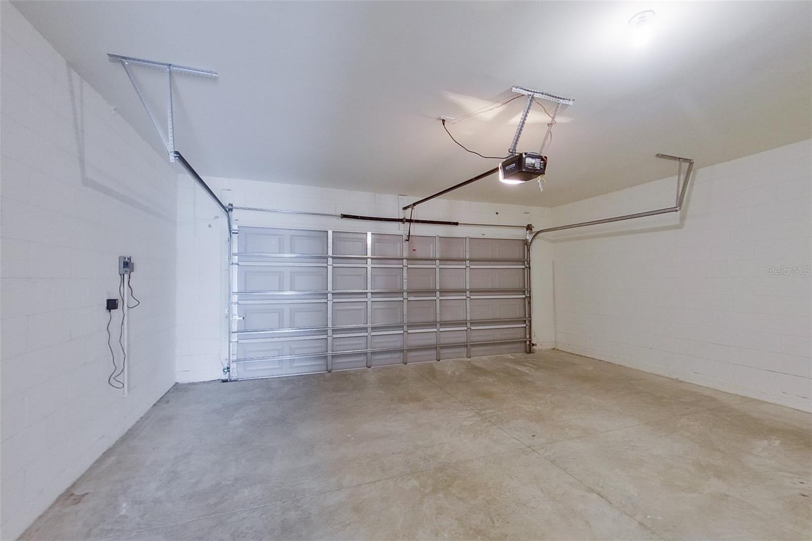 LAKE GRIFFIN RESERVE - Residential Lease