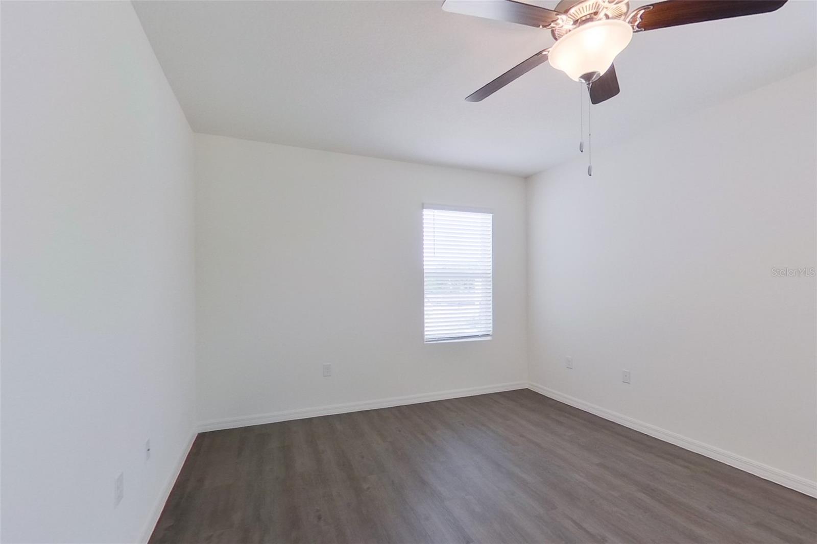 LAKE GRIFFIN RESERVE - Residential Lease