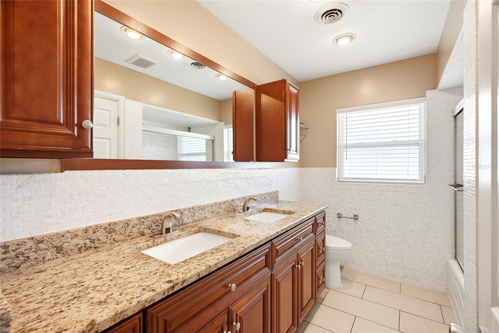 DOUGLAS MANOR ESTATES 2ND ADD - Residential
