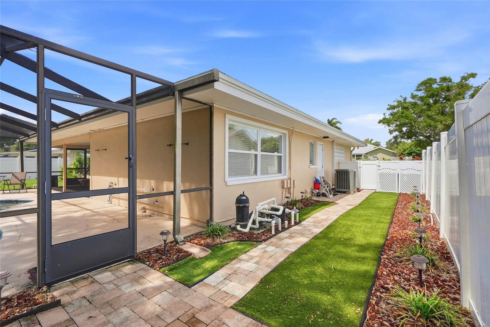 DOUGLAS MANOR ESTATES 2ND ADD - Residential