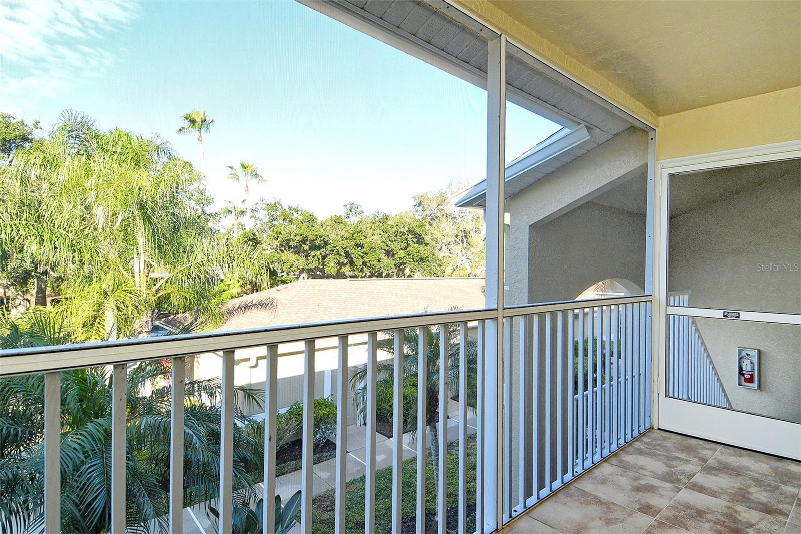 HERITAGE OAKS GOLF & COUNTRY CLUB - Residential