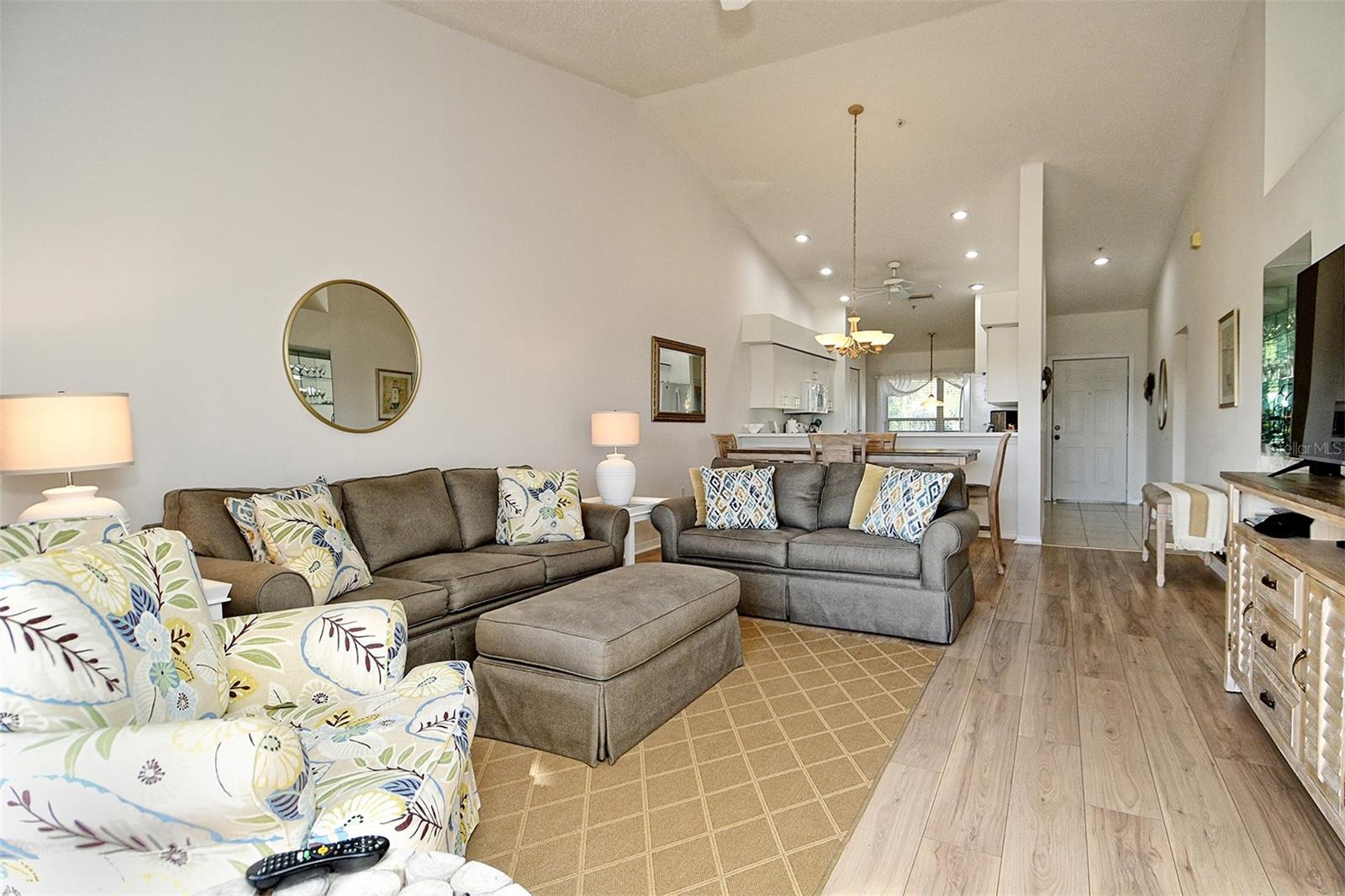 HERITAGE OAKS GOLF & COUNTRY CLUB - Residential