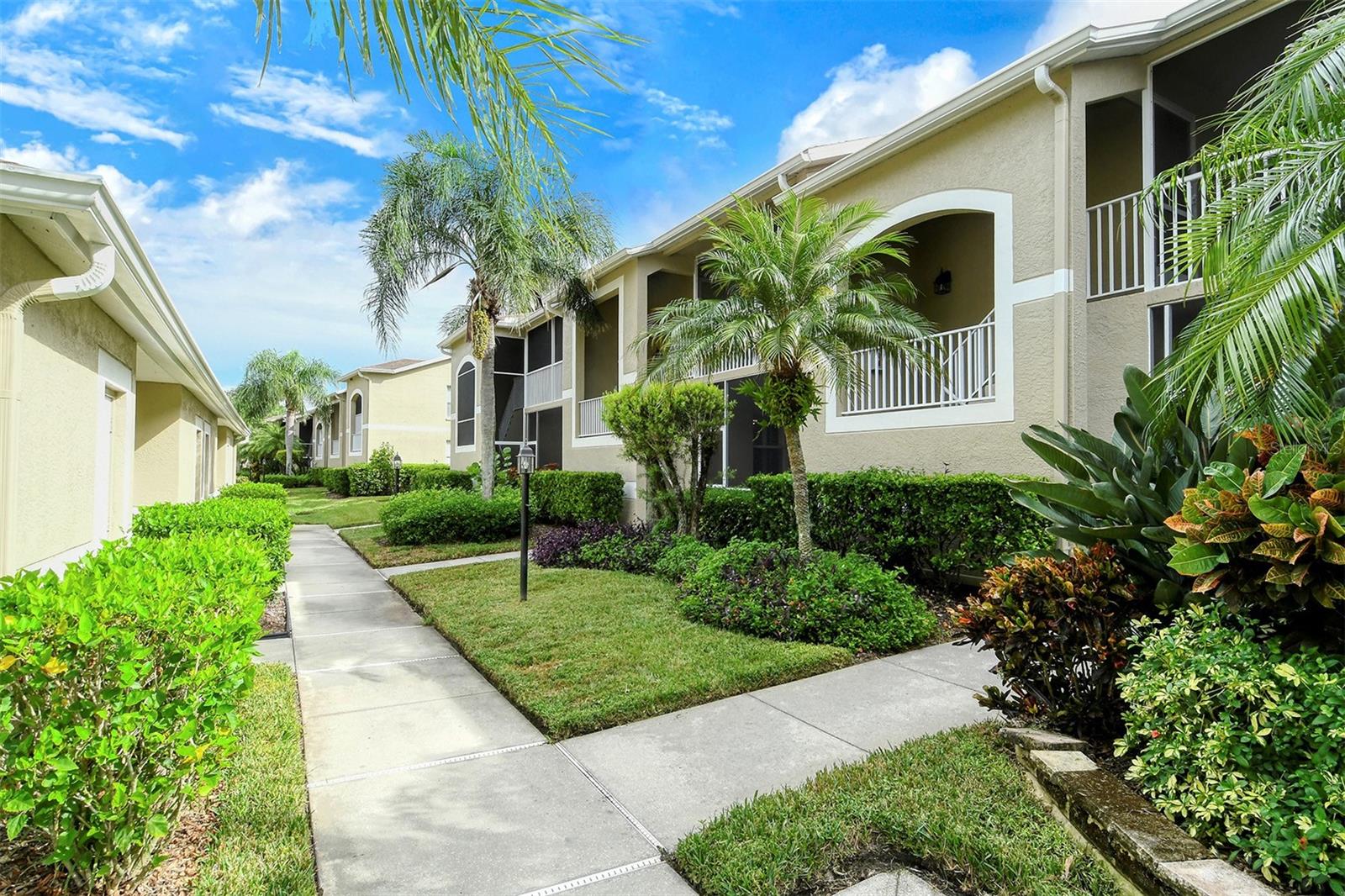 HERITAGE OAKS GOLF & COUNTRY CLUB - Residential