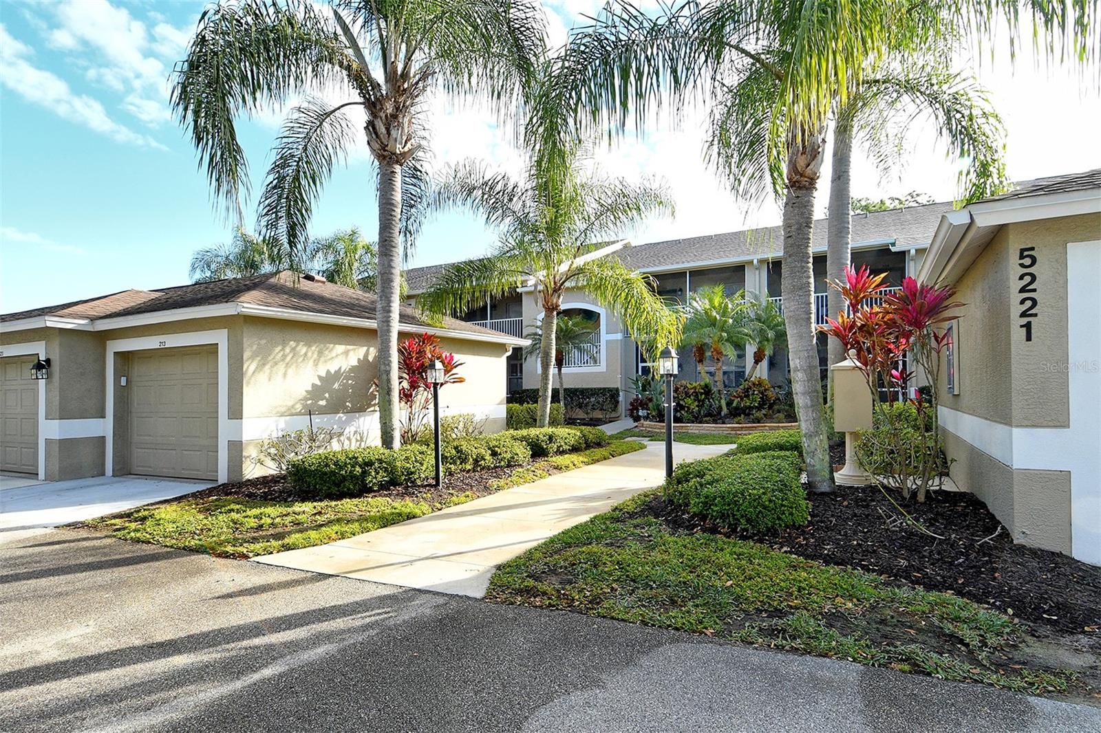HERITAGE OAKS GOLF & COUNTRY CLUB - Residential