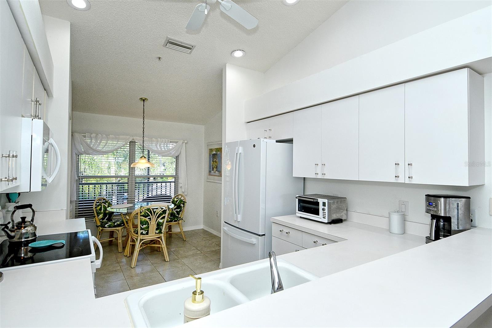 HERITAGE OAKS GOLF & COUNTRY CLUB - Residential