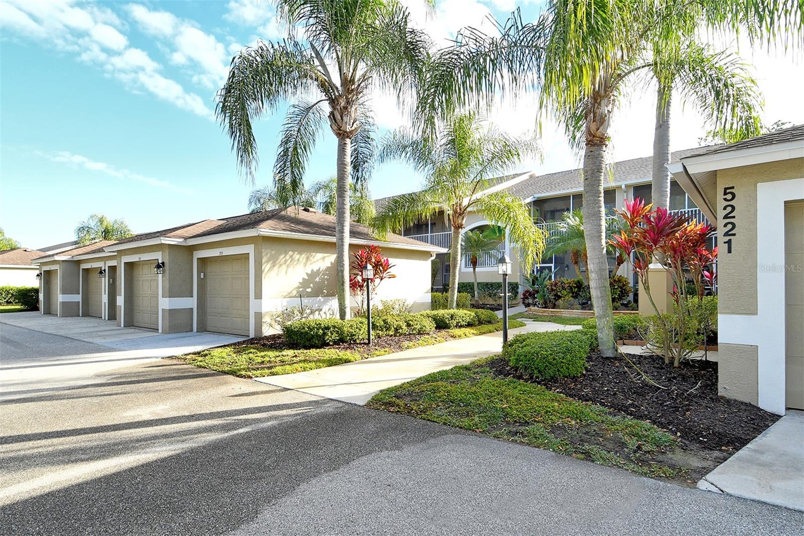 HERITAGE OAKS GOLF & COUNTRY CLUB - Residential