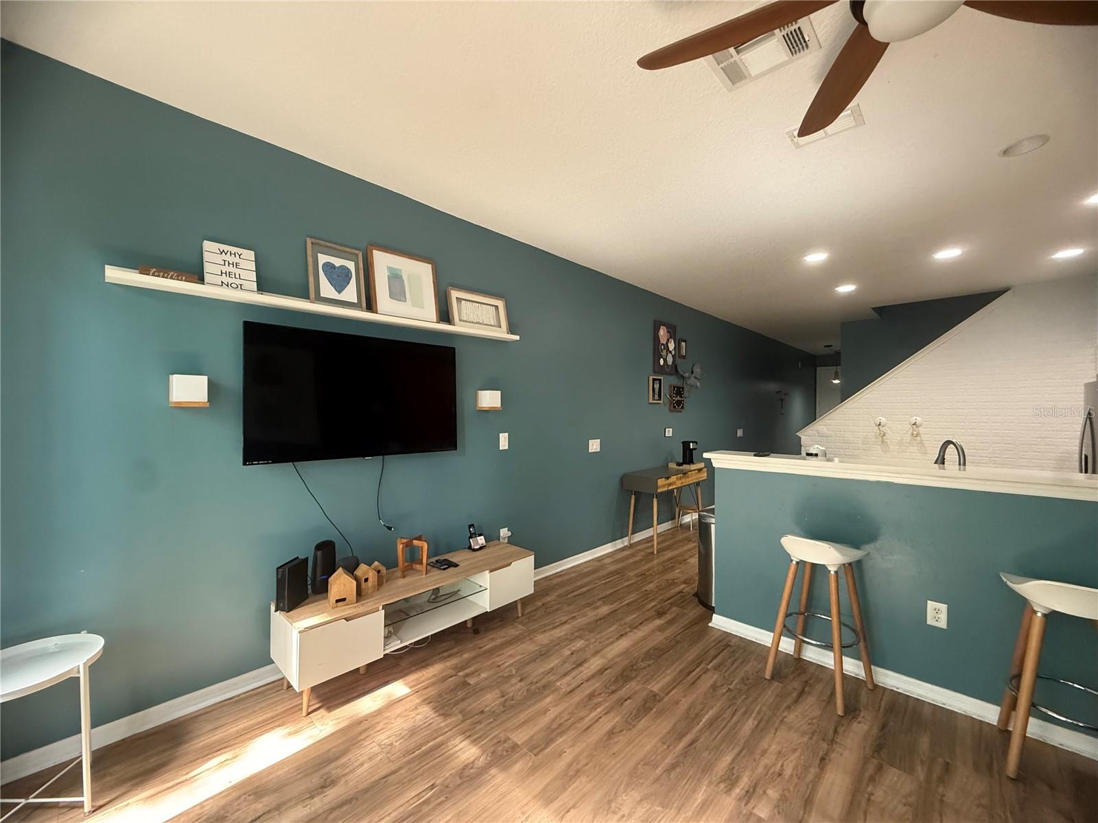 CRESTWYND BAY - Residential Lease