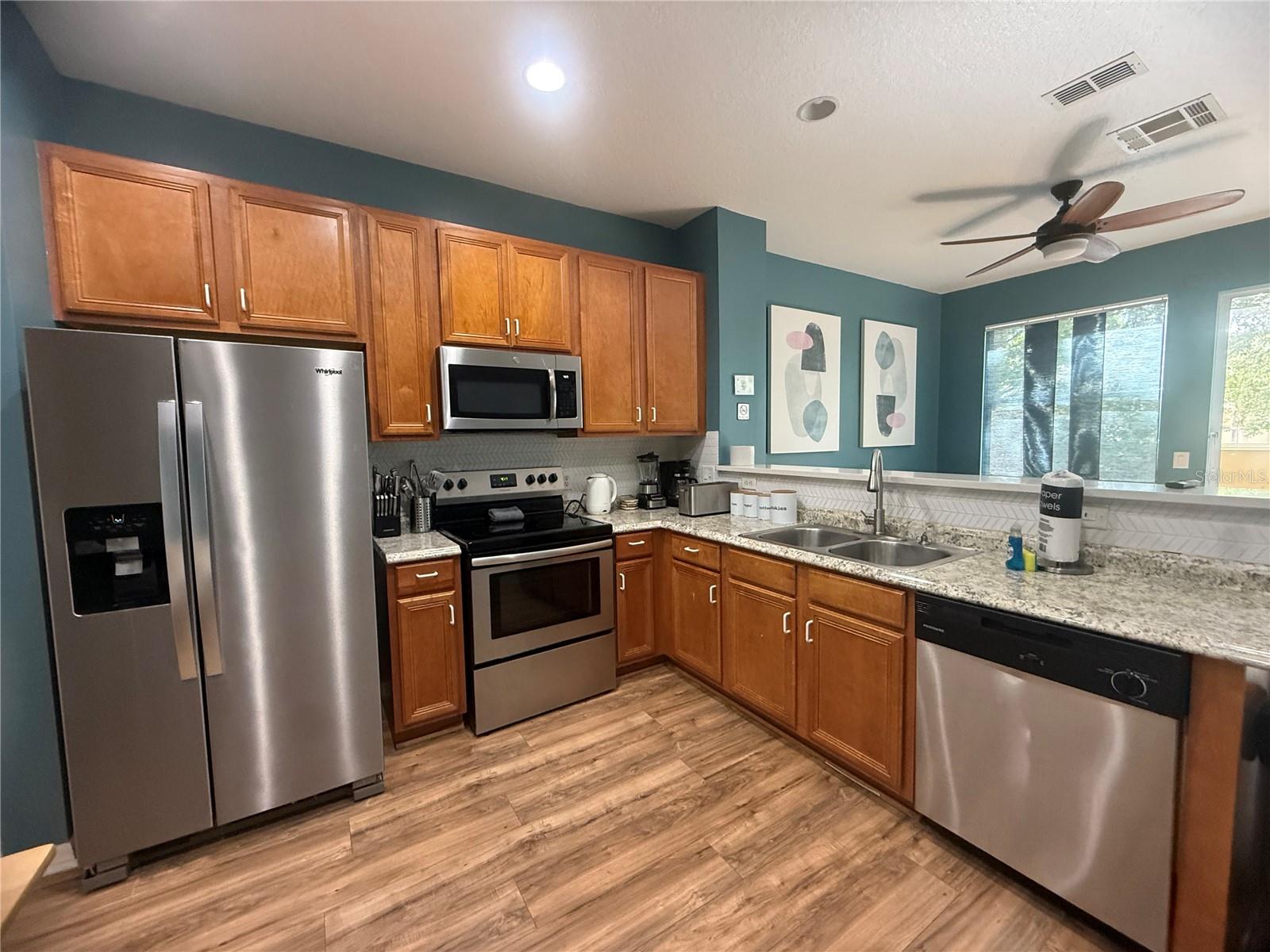 CRESTWYND BAY - Residential Lease