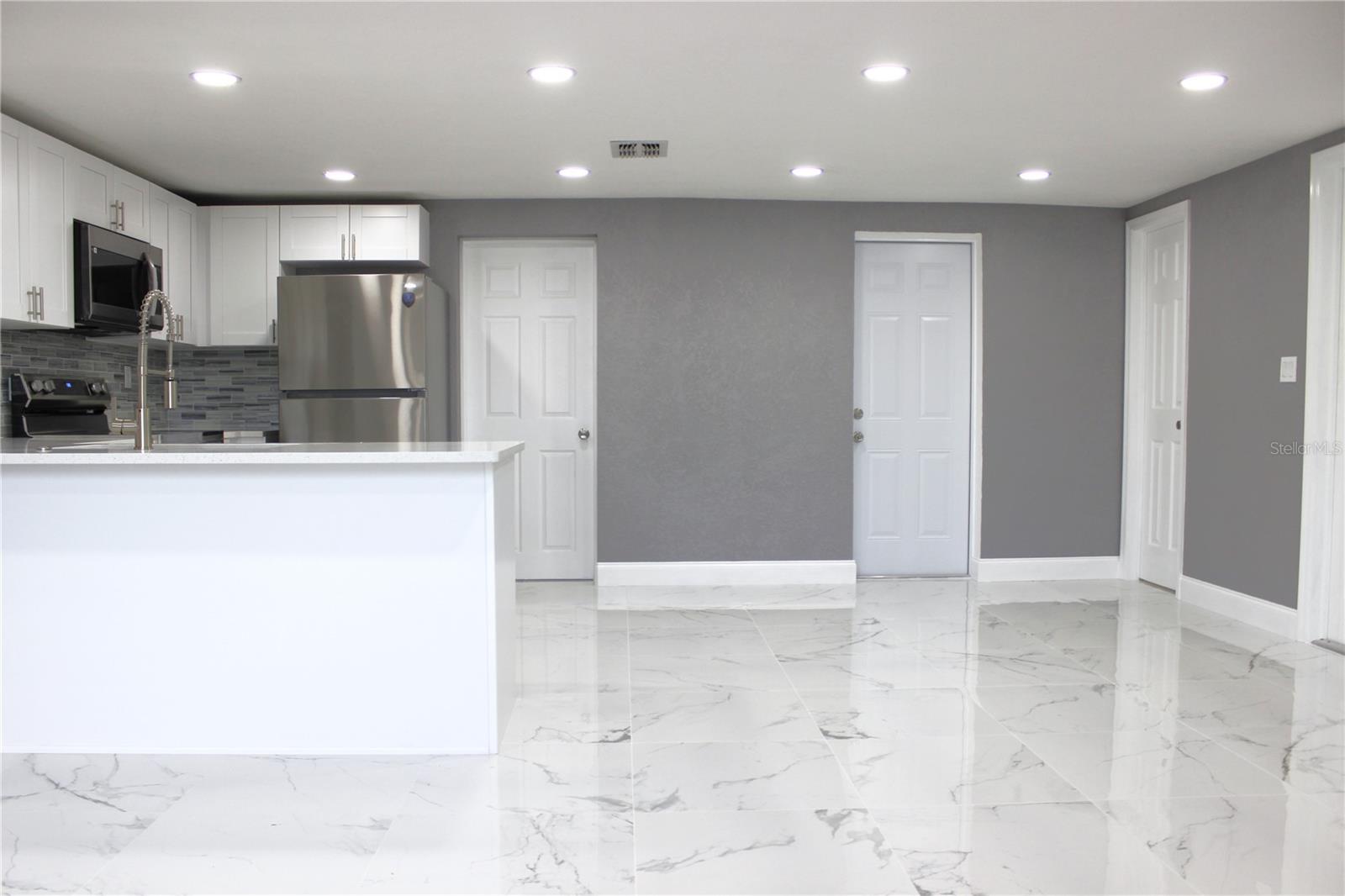 COLONIAL HILLS - Residential