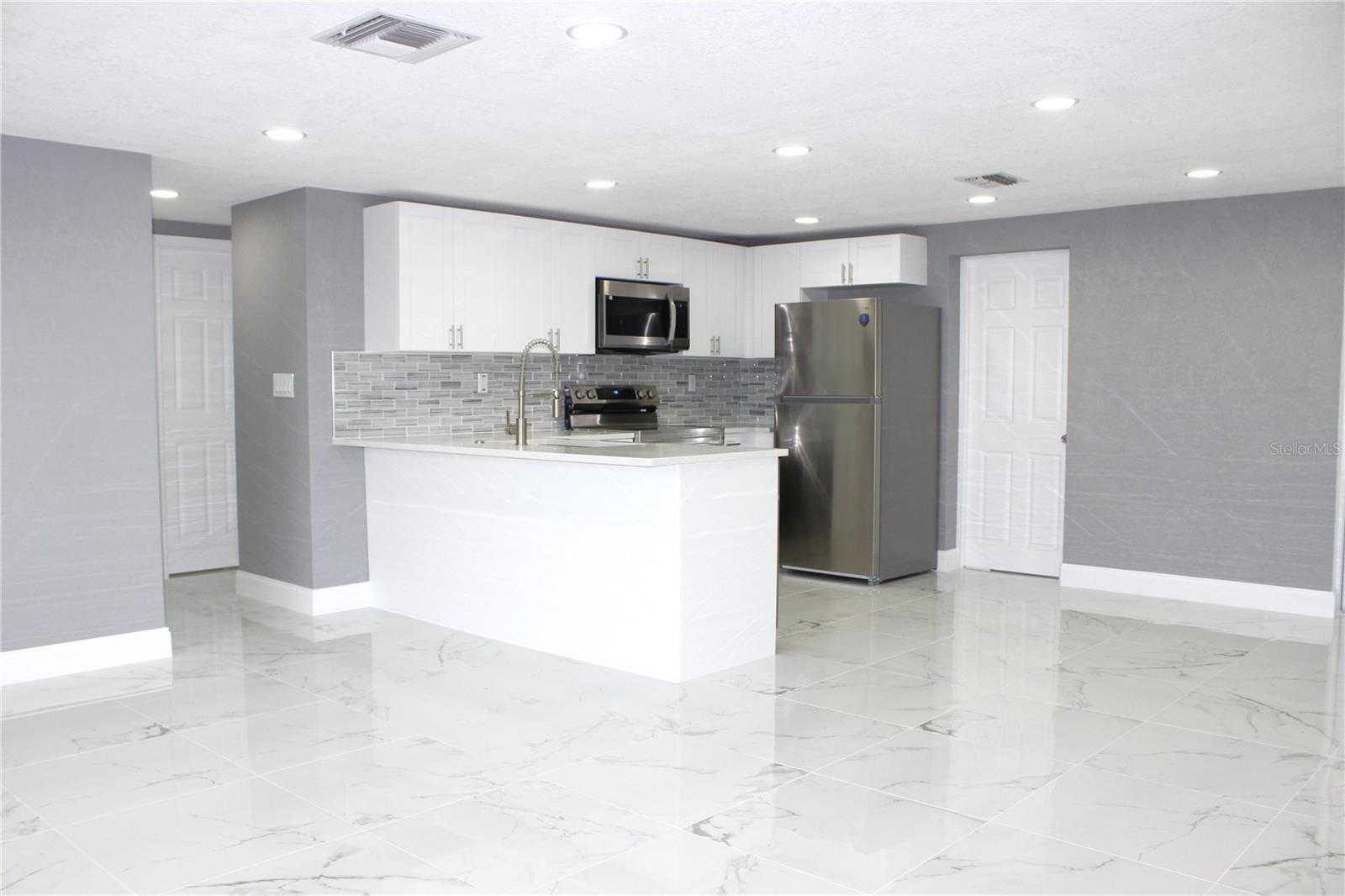 COLONIAL HILLS - Residential