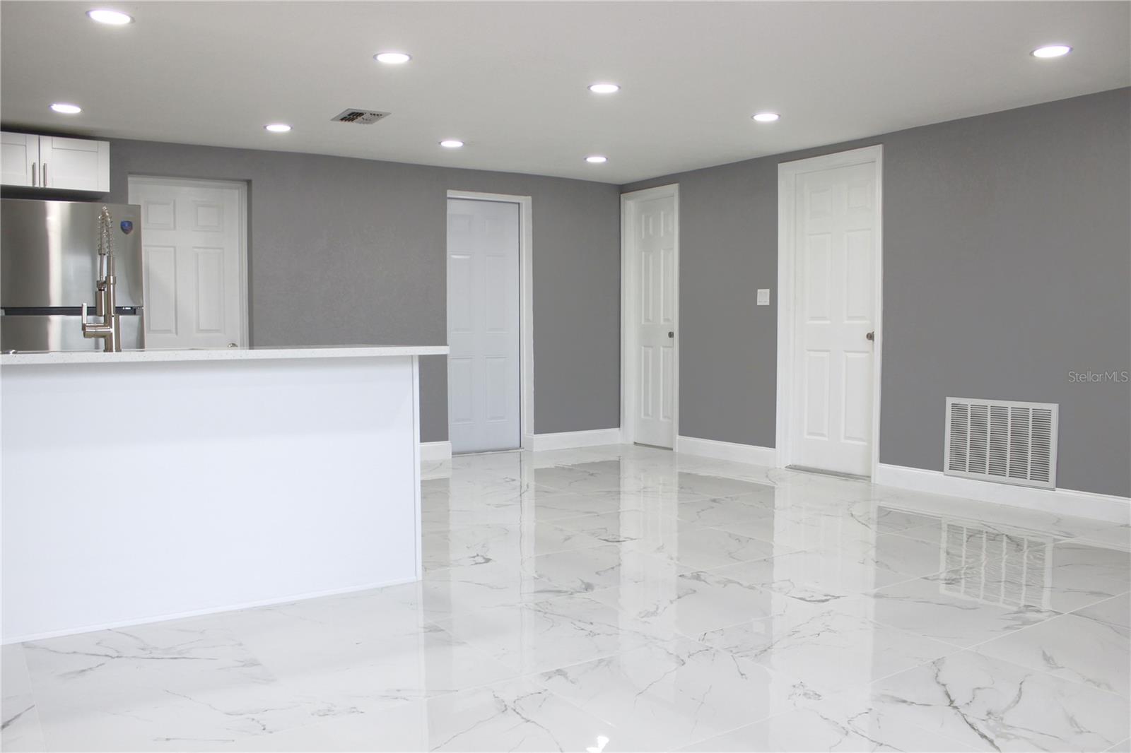 COLONIAL HILLS - Residential