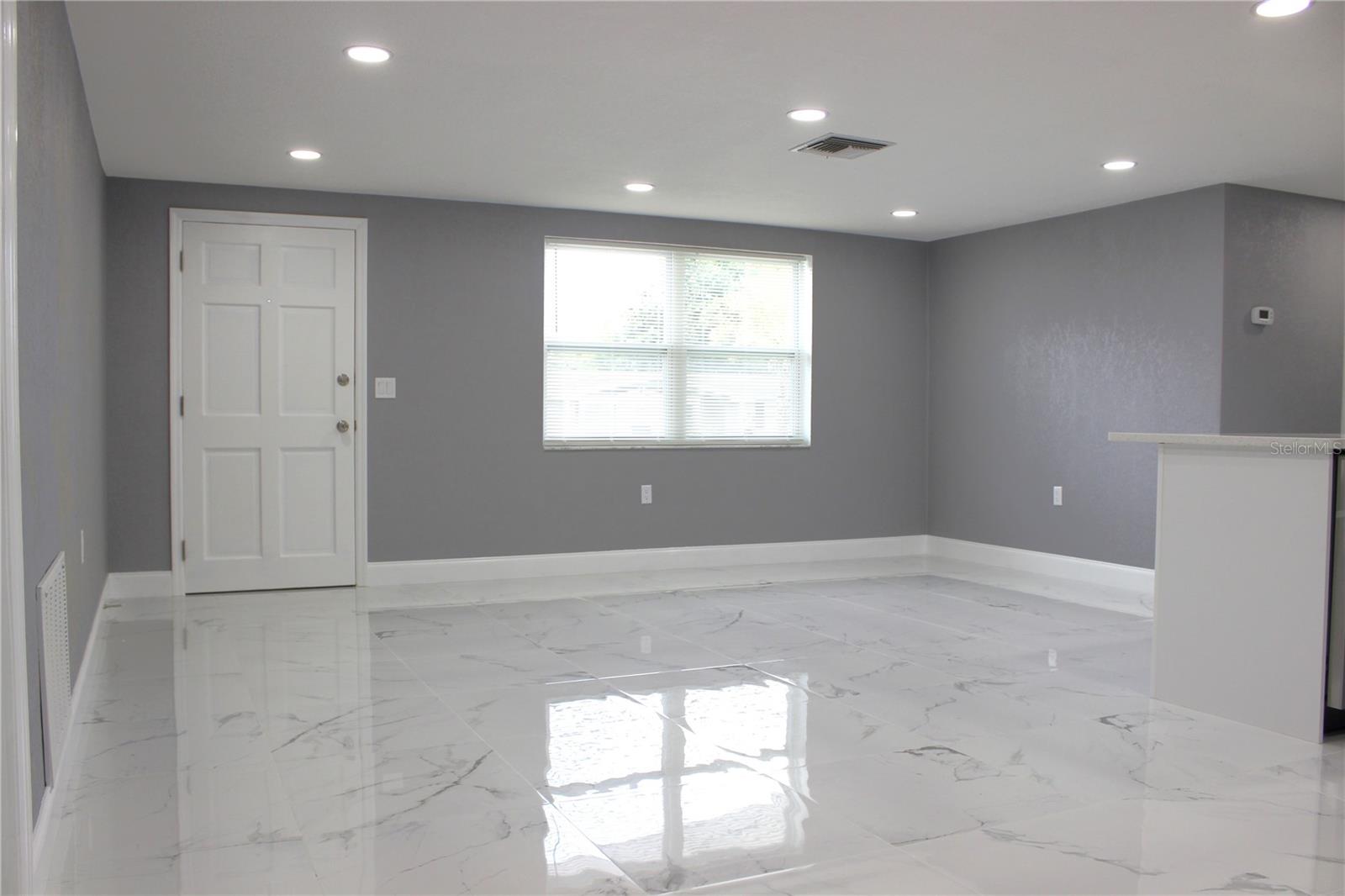COLONIAL HILLS - Residential