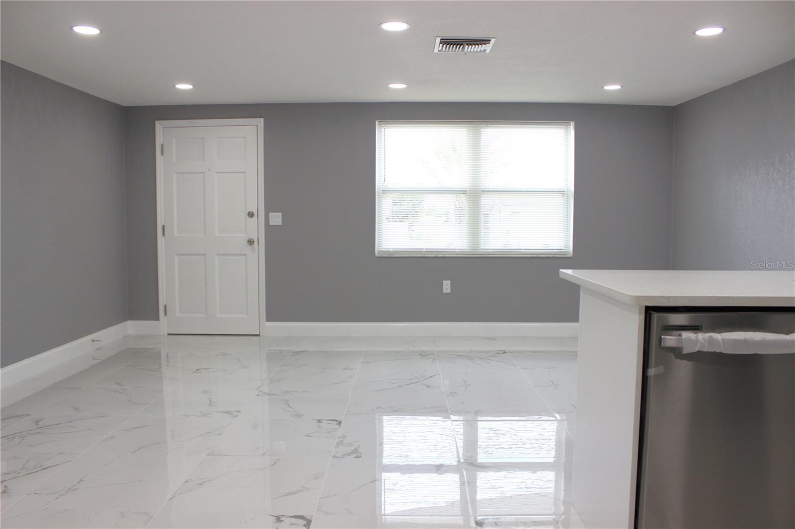COLONIAL HILLS - Residential