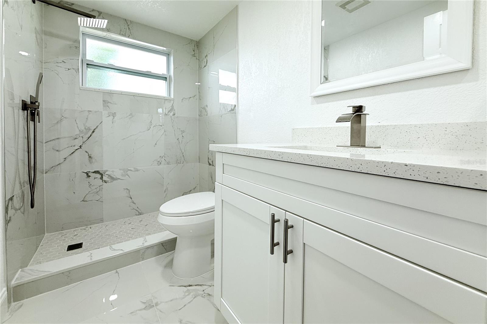 COLONIAL HILLS - Residential