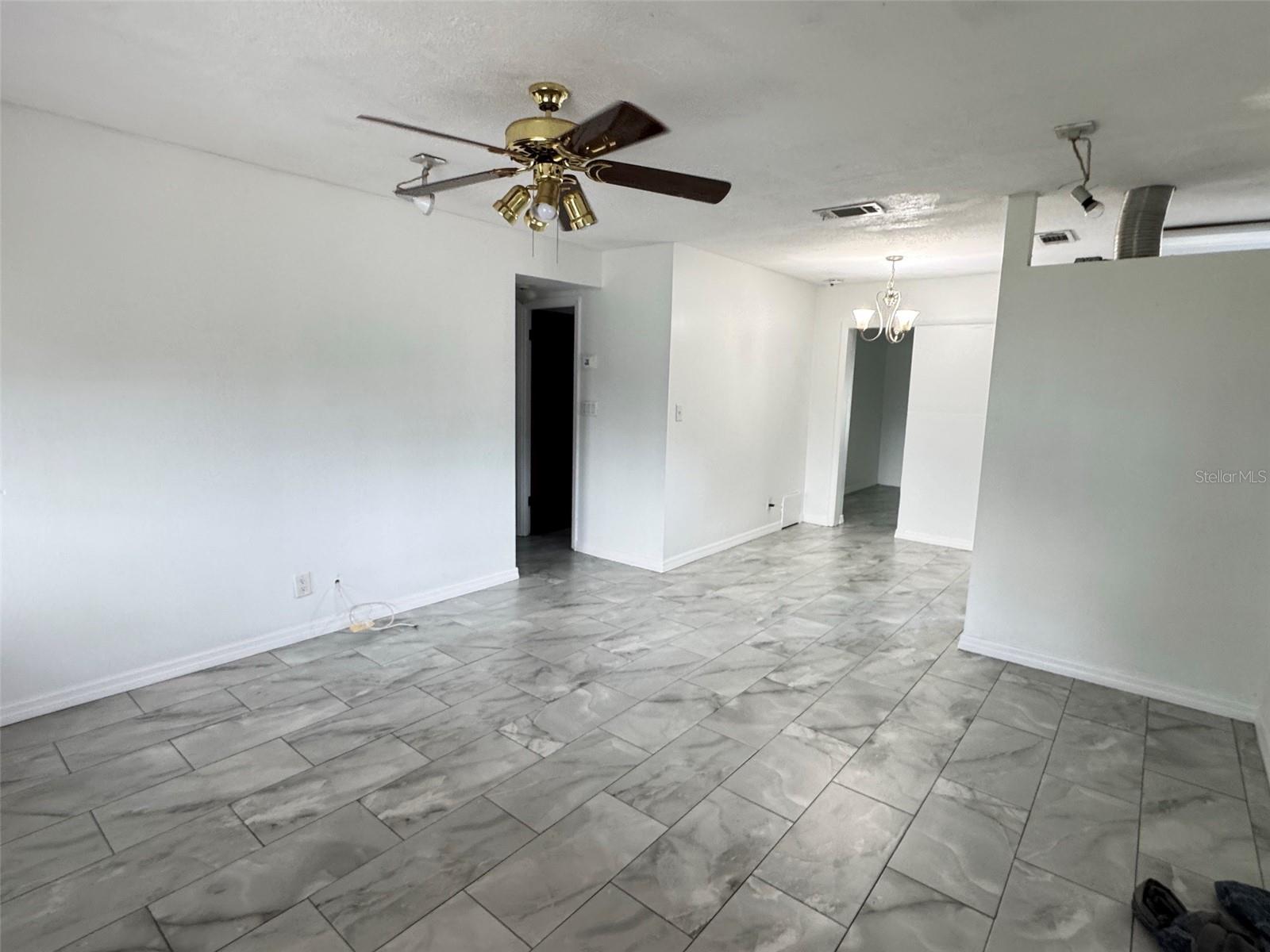 SKYVIEW TERRACE 1ST ADD - Residential Lease