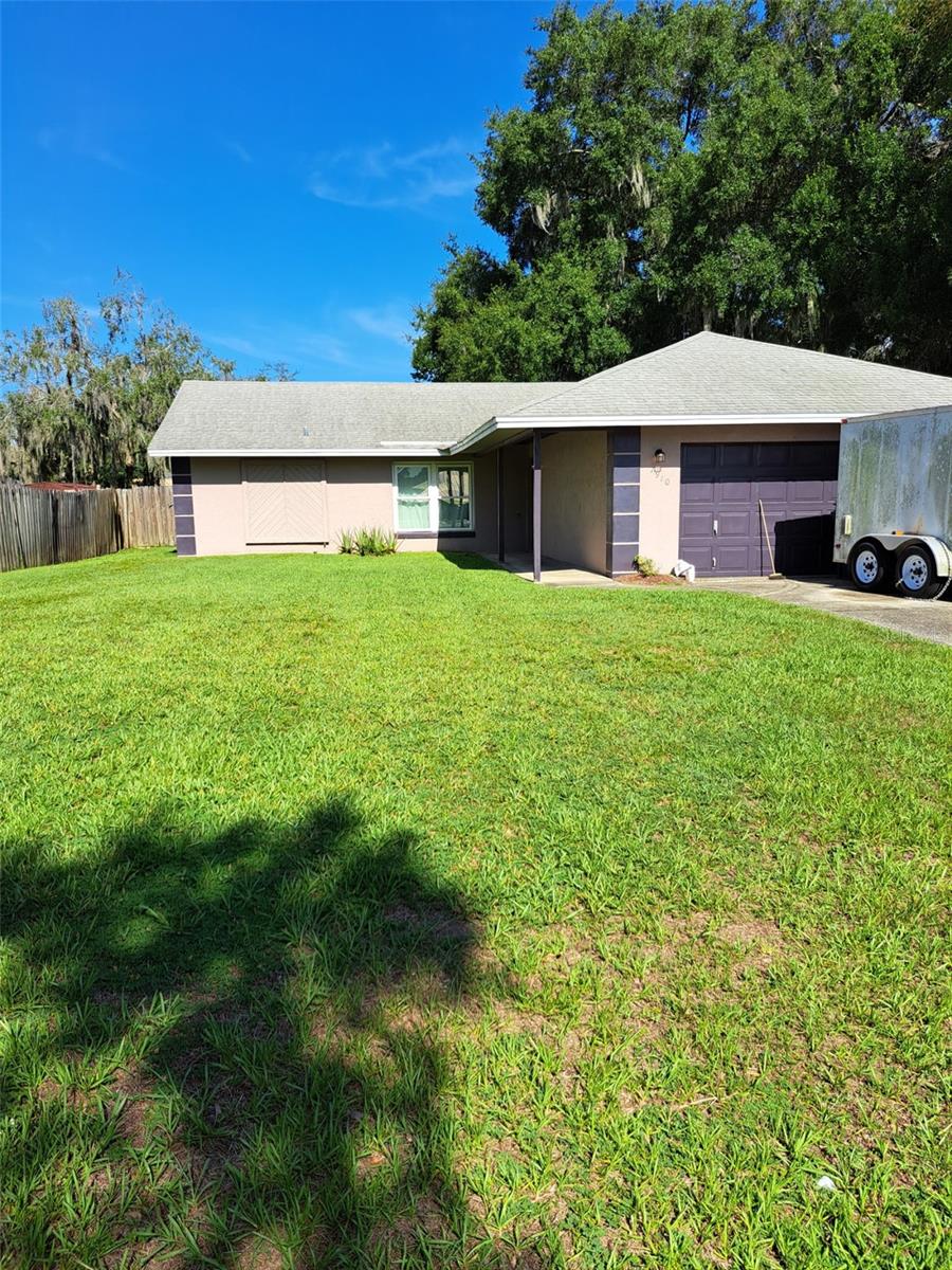 Investor Special: Prime Fixer-Upper with Great Bones in North Lakeland! Attention investors, flippers, and handy buyers! This property at 7910 Indian Heights Drive presents an incredible equity-building opportunity in the highly desirable and rapidly growing North Lakeland area. If you are looking for a project with massive upside potential, this is the one. For the buyer with vision, the rewards are substantial.