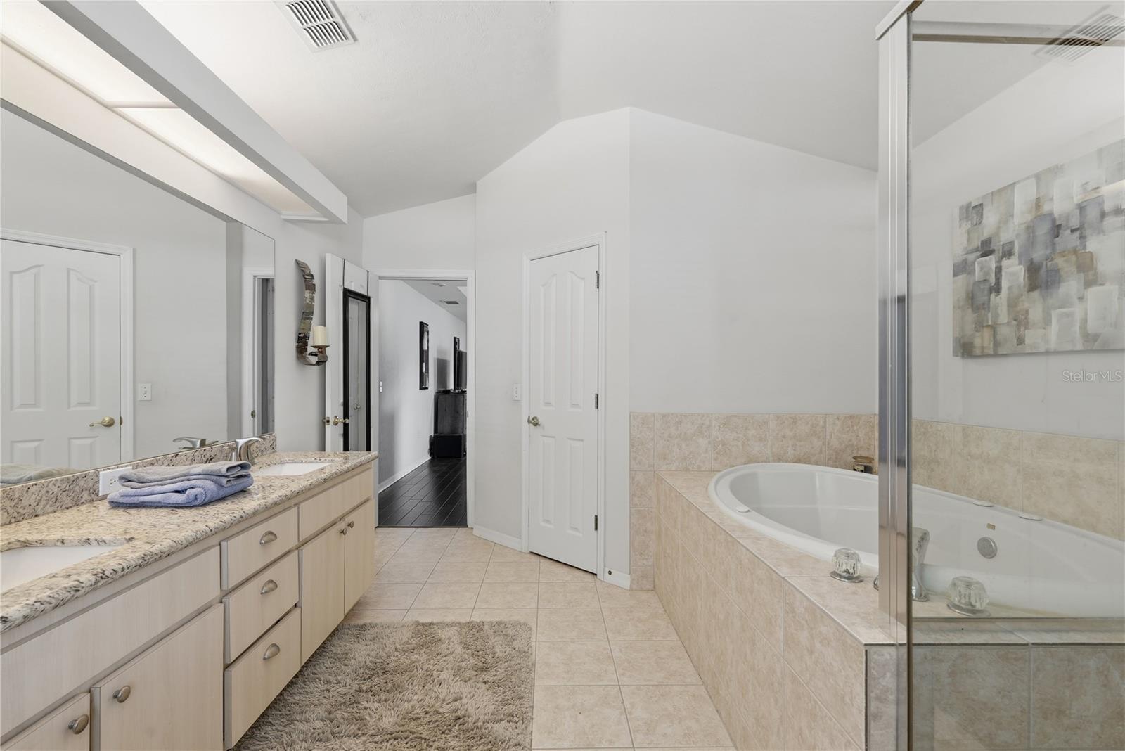 BROADMOOR PH 5 - Residential