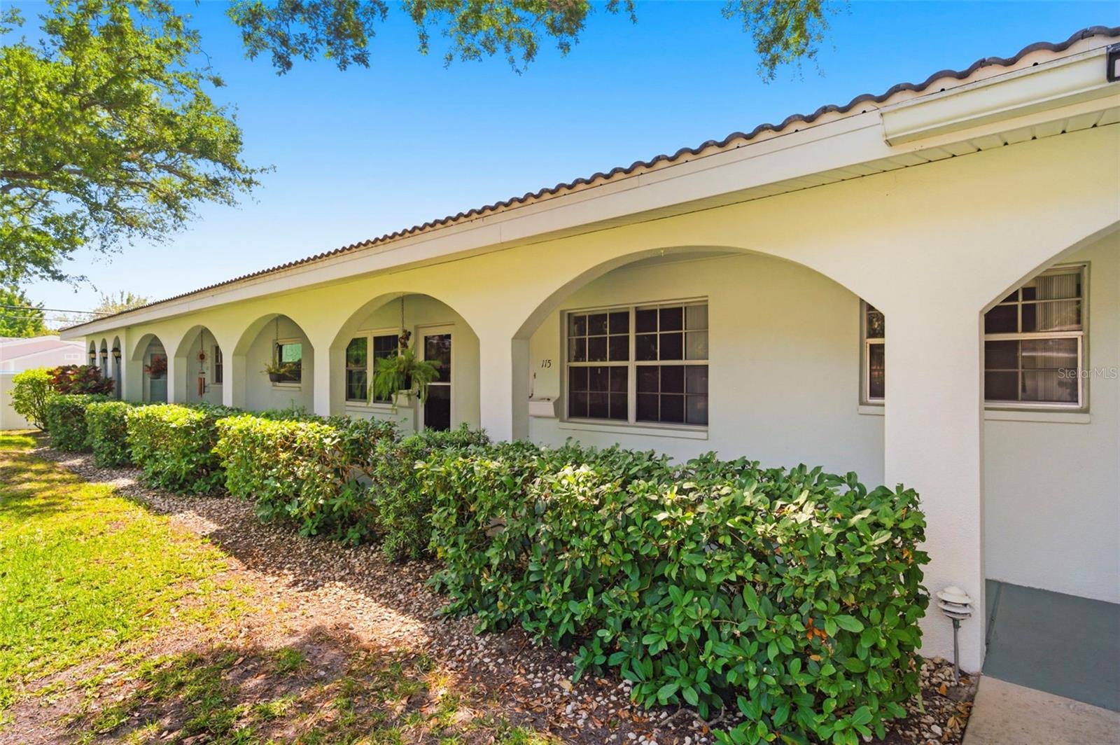 TWIN OAKS APTS - Residential