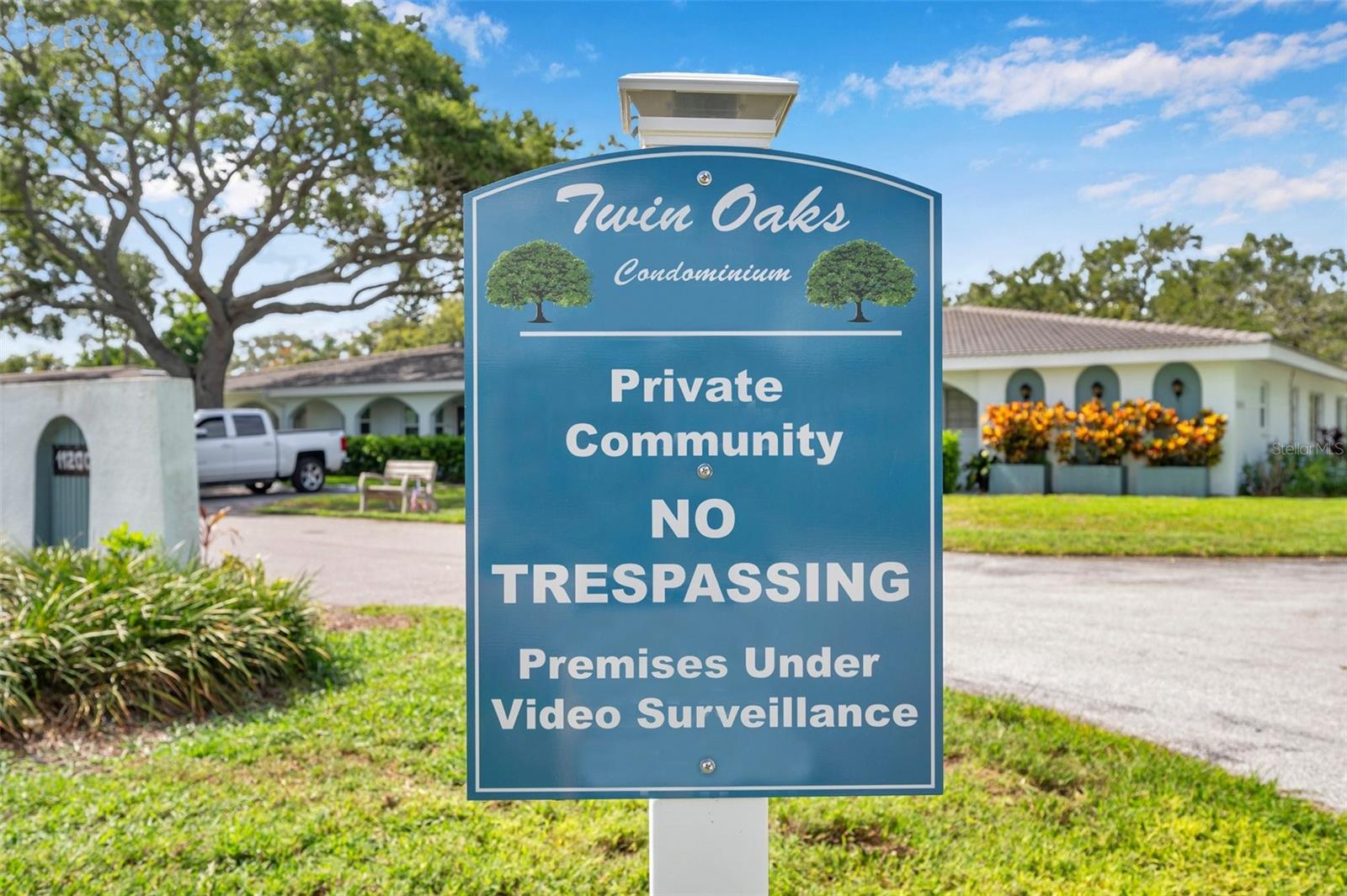TWIN OAKS APTS - Residential