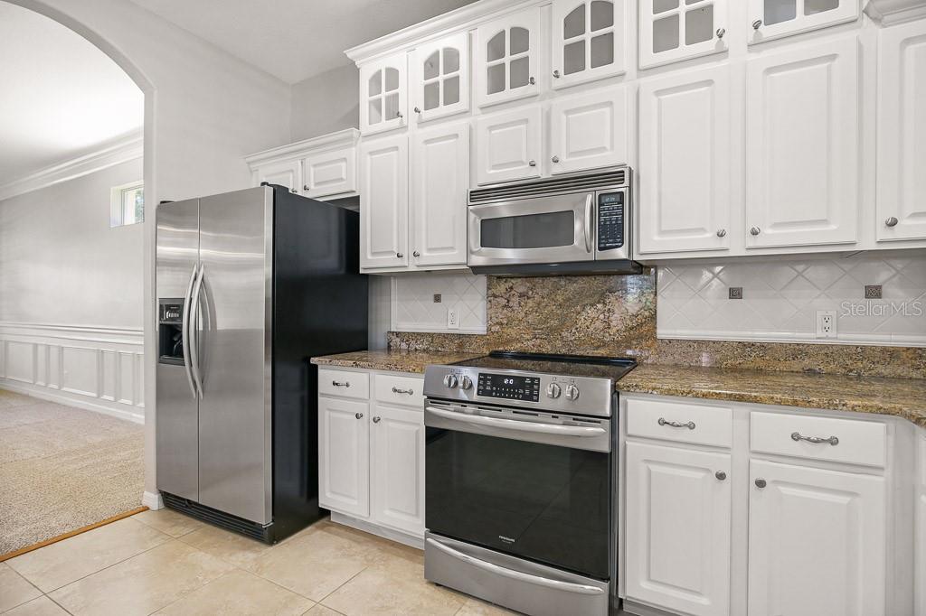 RIVER HILLS COUNTRY CLUB PARCE - Residential Lease