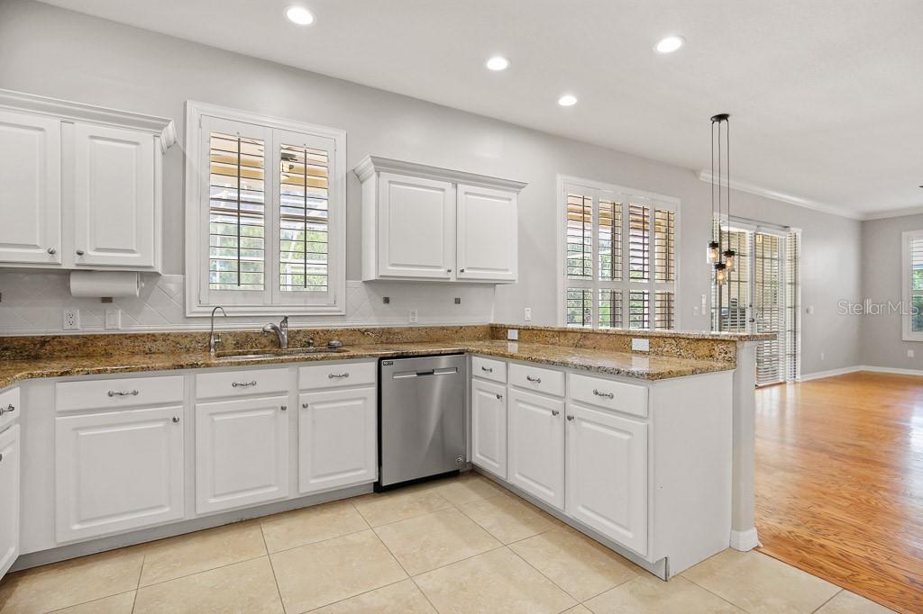 RIVER HILLS COUNTRY CLUB PARCE - Residential Lease