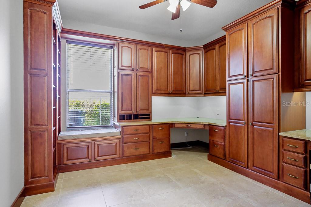RIVER HILLS COUNTRY CLUB PARCE - Residential Lease