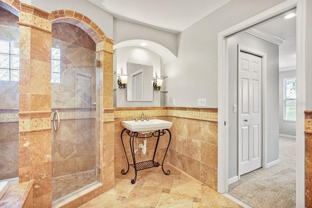 RIVER HILLS COUNTRY CLUB PARCE - Residential Lease