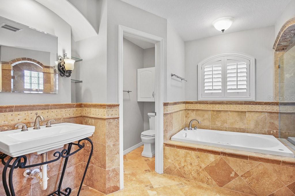 RIVER HILLS COUNTRY CLUB PARCE - Residential Lease