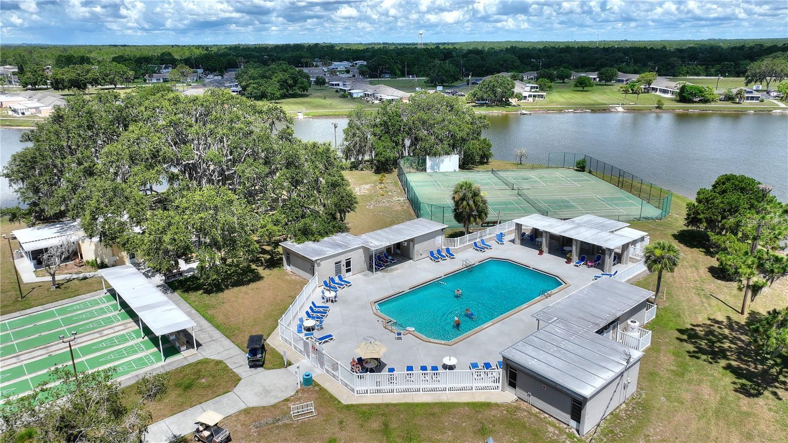 LAKESHORE CLUB - Residential