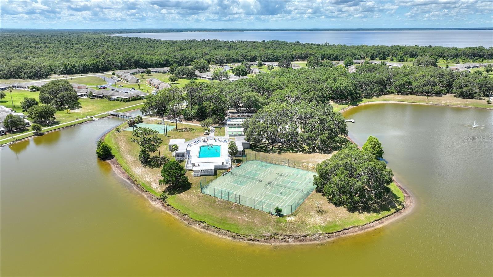 LAKESHORE CLUB - Residential