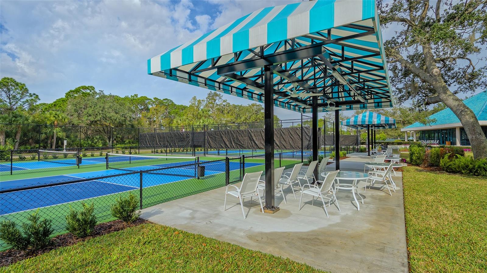 UNIVERSITY PARK COUNTRY CLUB/KNIGHTSBRIDGE - Residential