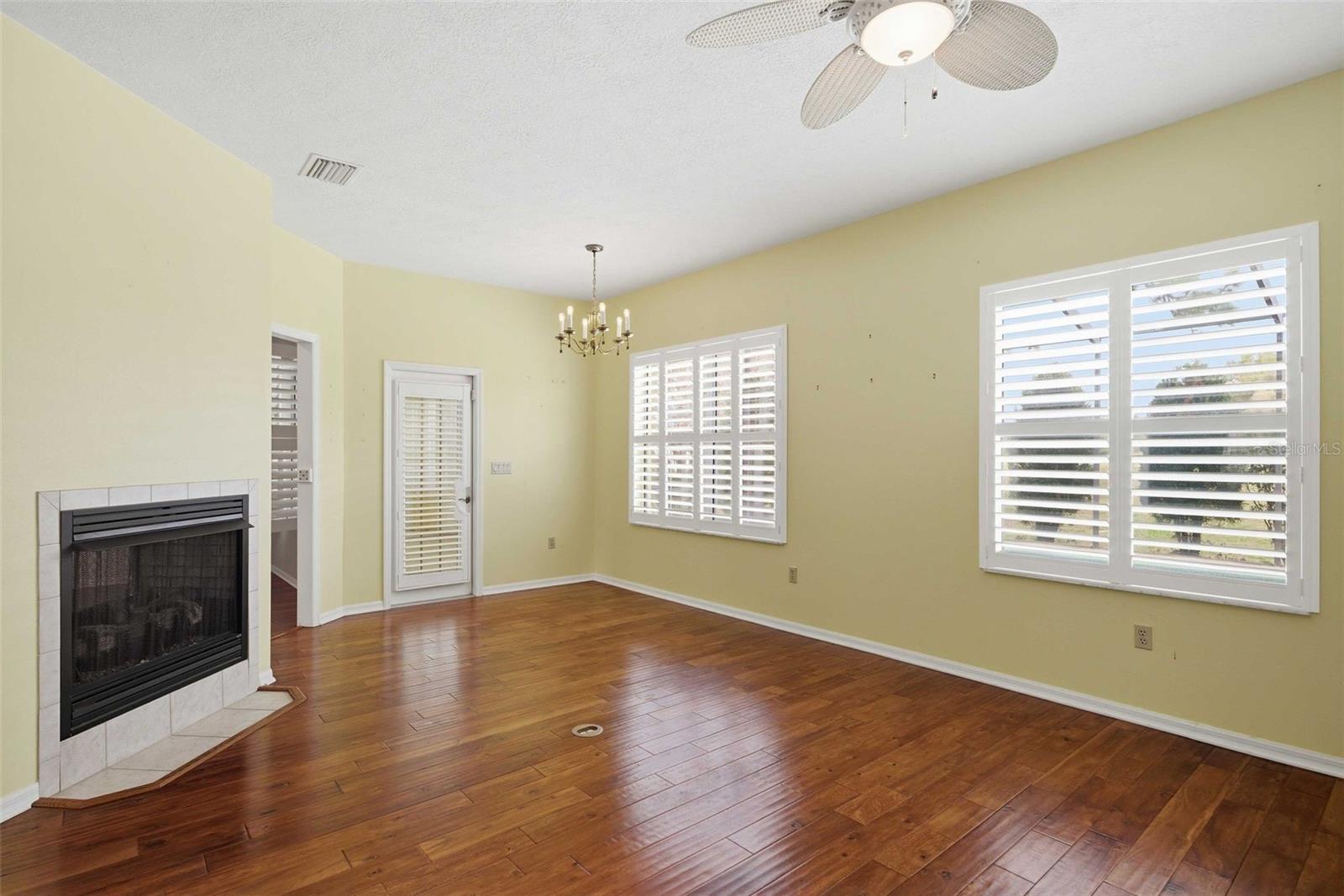 LAUREL RIDGE 02 - Residential