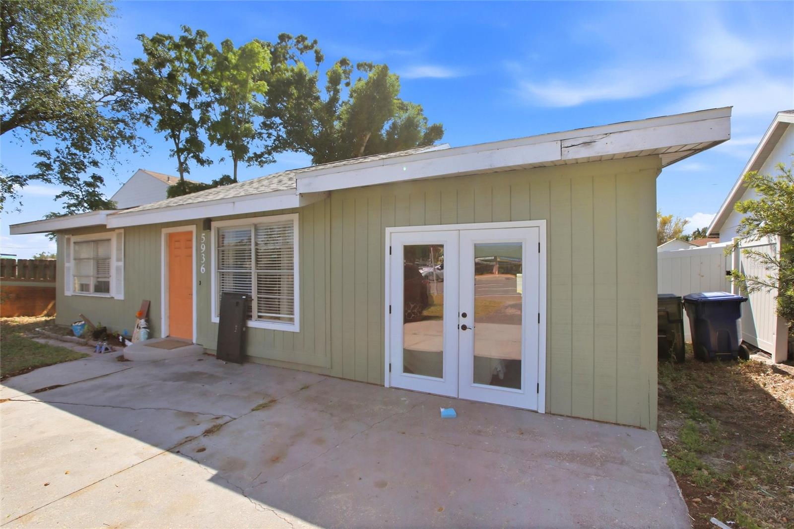 Tastefully renovated pool home located minutes to Siesta Key.  This 2 bed 2 bath home has an additional room currently used as a third bedroom off of the living room.  The other 2 bedrooms are separate ends of the home for added privacy.  Minutes to many fine restaurants, local attractions and more. Can be sold as a package deal with #06398108,#06399737, #06399693, #06399686, #06398095