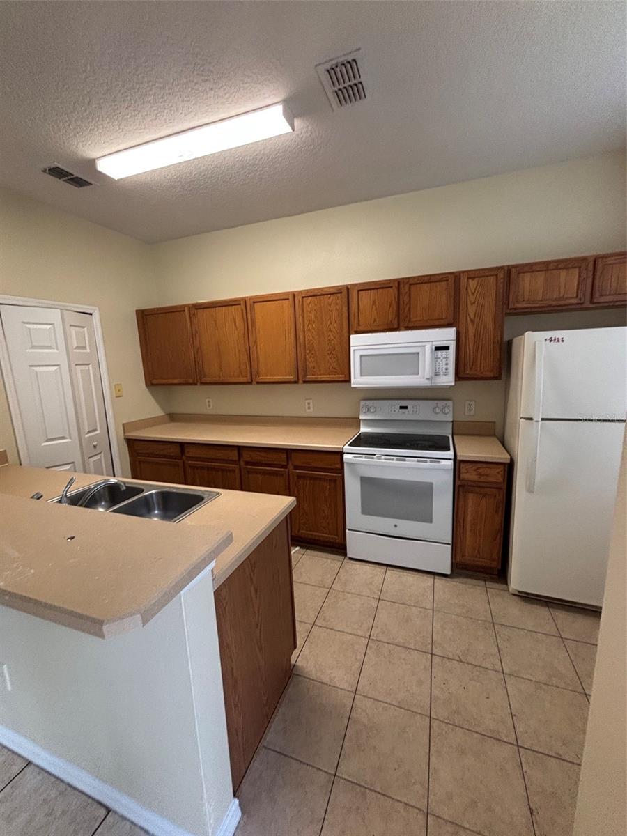 DONEGAN TWNHMS - Residential Lease