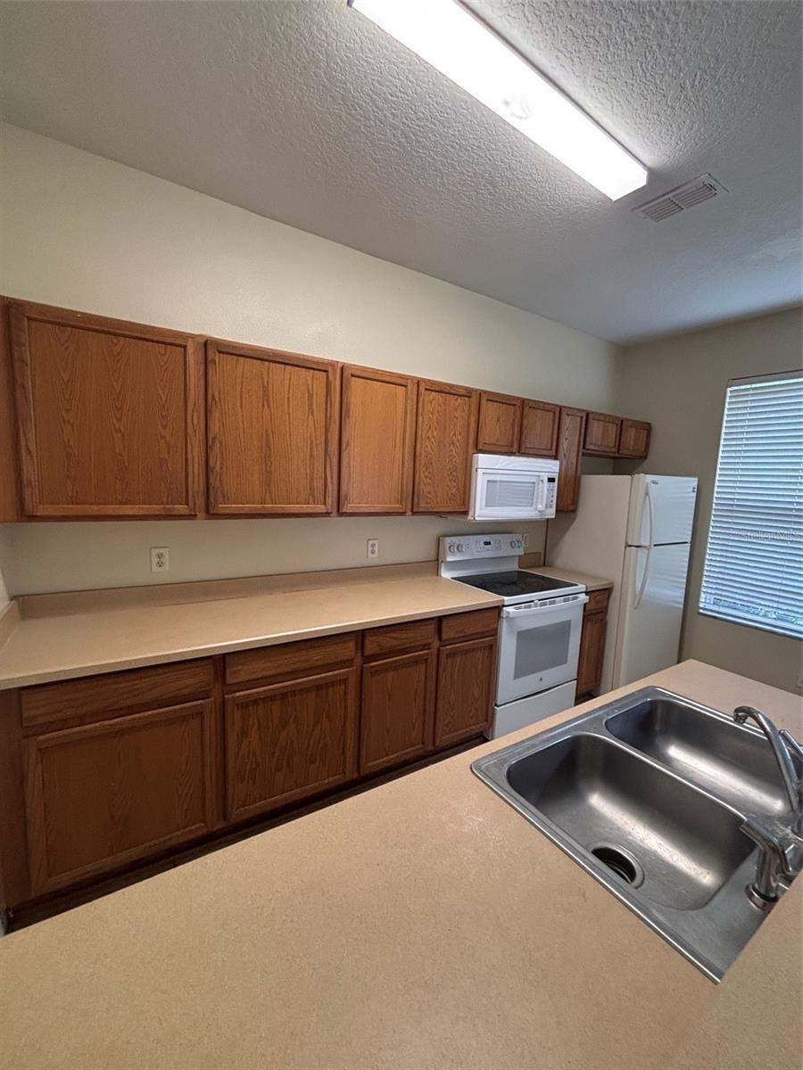 DONEGAN TWNHMS - Residential Lease