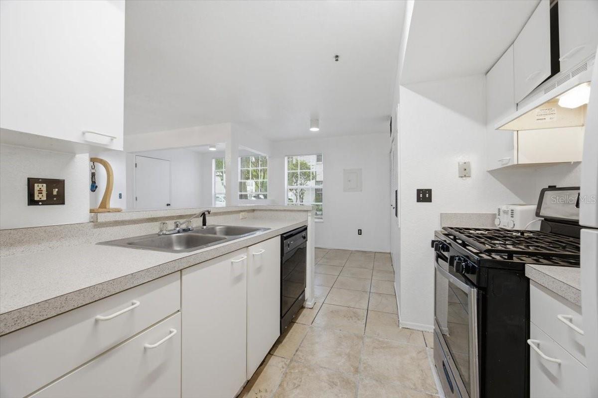 COLUMBIA ARMS CONDO - Residential Lease