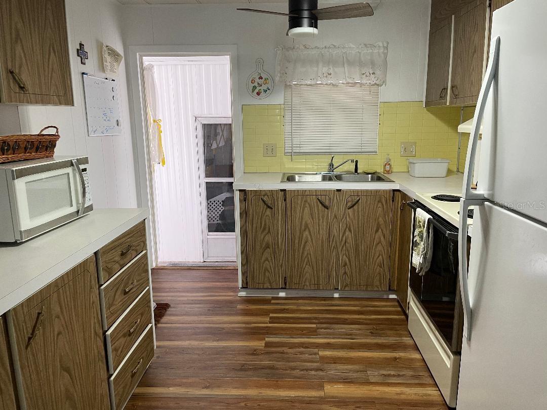 EUSTIS COUNTRY CLUB MANOR MHP UNIT 02A - Residential